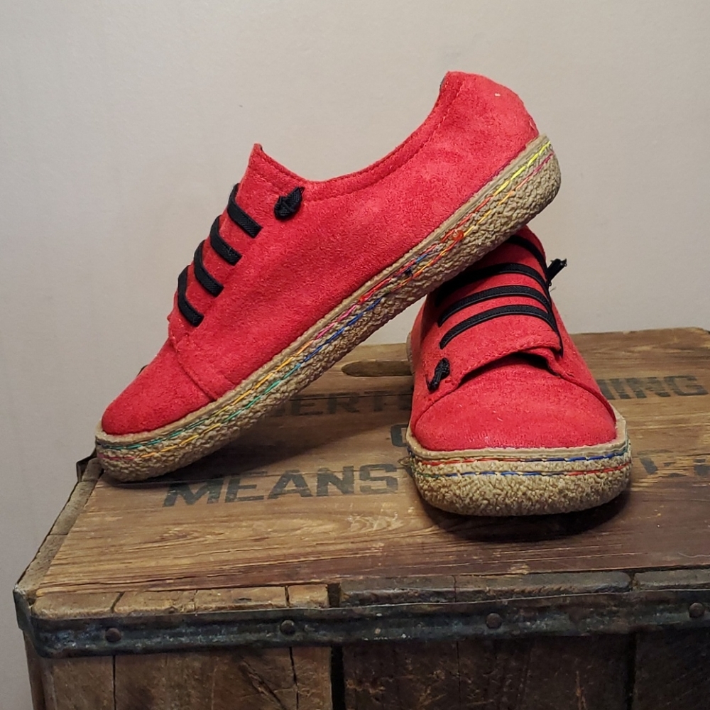 Retro red flat casual shoe size 7.5